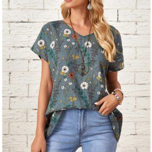 Women-V-neck top with flora print  - Blouse